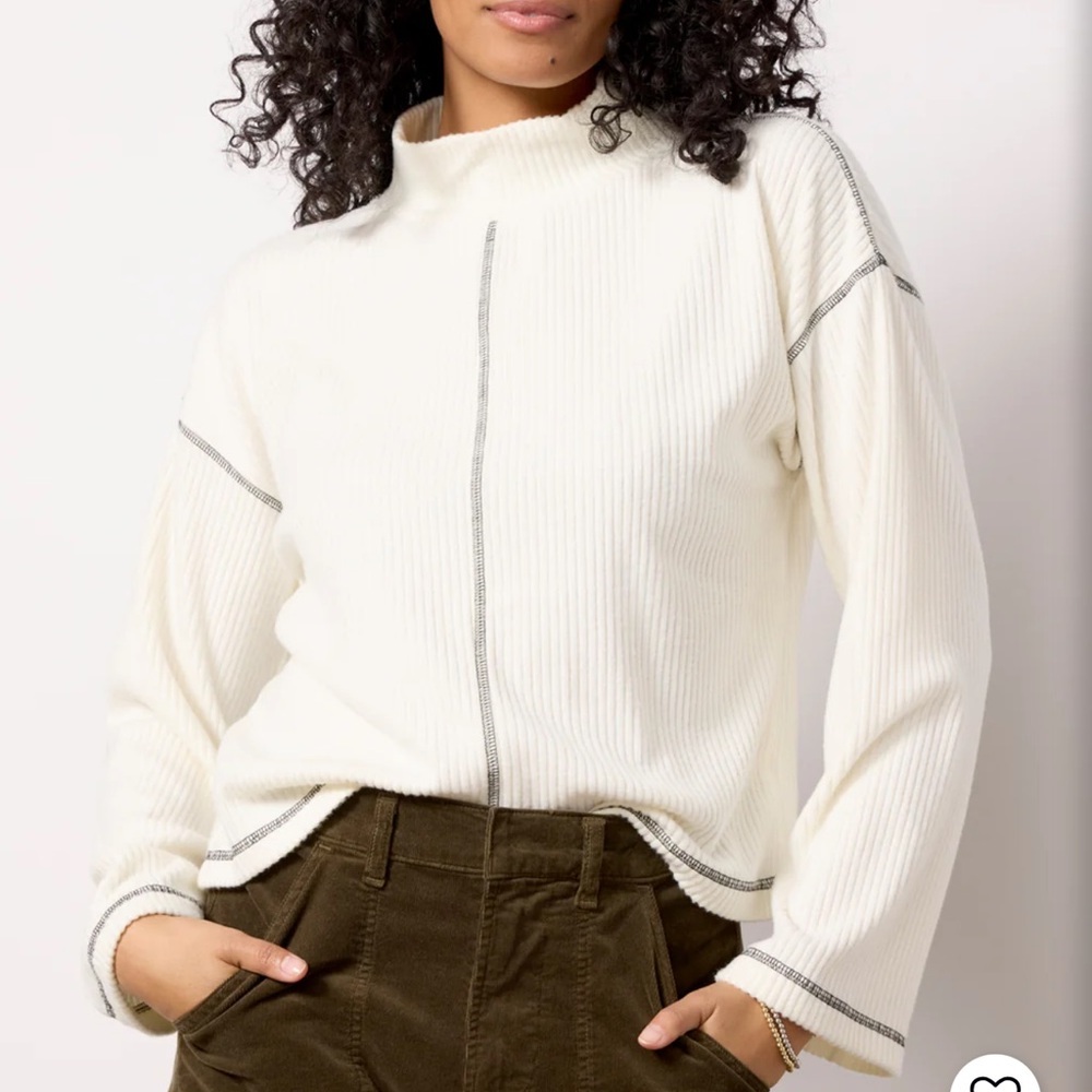 Evereve White Sweater with Gray Accents